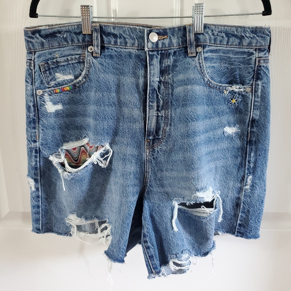 American Eagle Outfitters Distressed Blue Denim Pride Shorts. NWT. #MP